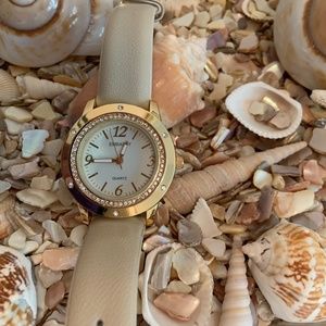 Embassy Gold Quartz Watch EUC LIKE NEW